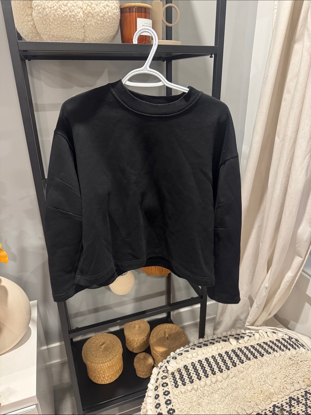 230. Zara Classic Black Cropped Crewneck Sweater - Women's